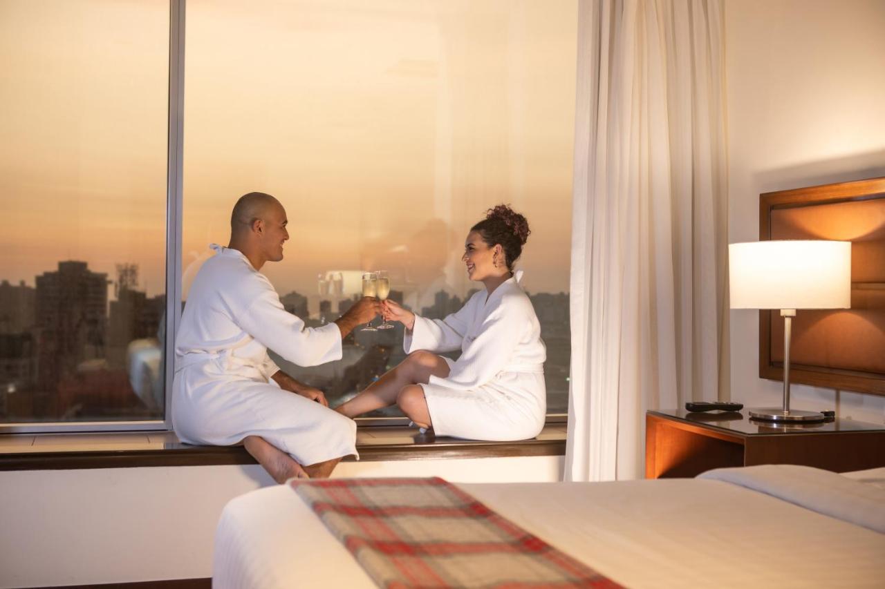 Casa Andina Premium Miraflores Lima Extérieur photo A couple in a hotel room