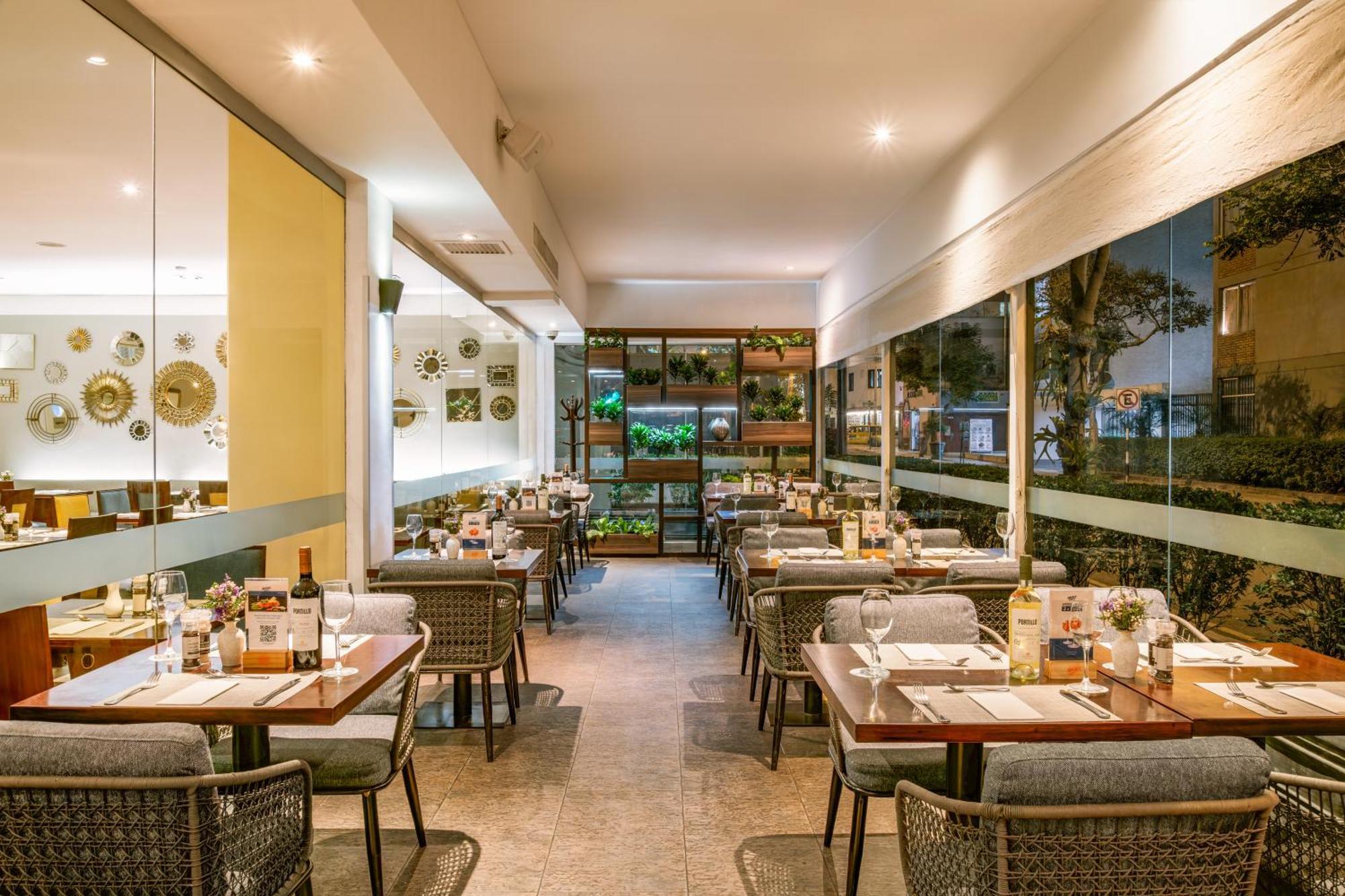 Casa Andina Premium Miraflores Lima Extérieur photo Interior of a restaurant in the Philippines